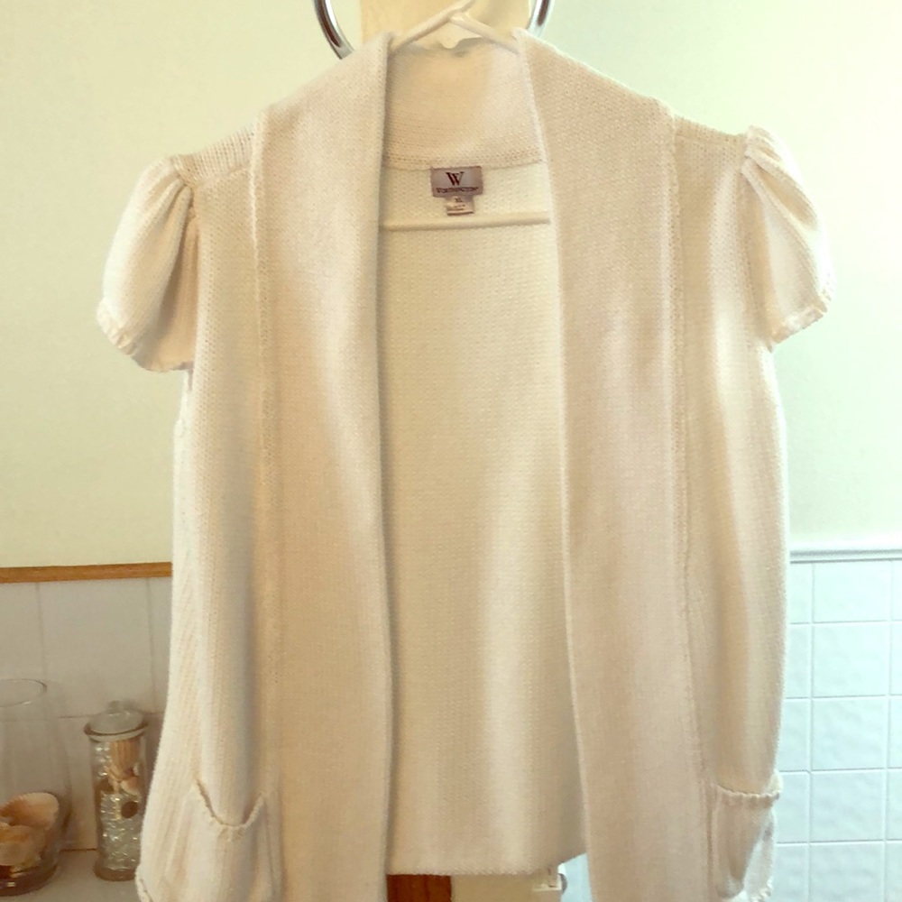 Adorable short sleeve sweater by Worthington